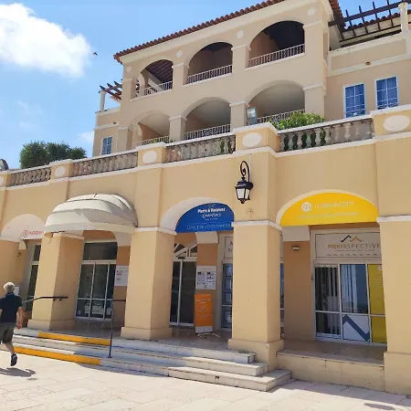 Appartement Grand Studiot2 à Pierre Et Vacances Cap Estérel